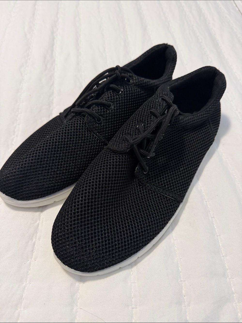 Alpine Swiss Men's Black Mesh Lace-Up Sneakers